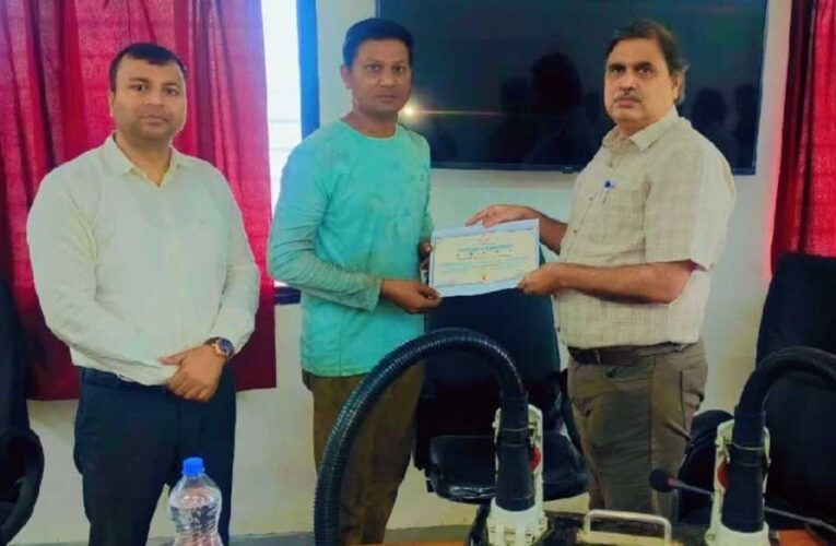 इंदौर के रेलवे टेक्नीशियन ने बनाई कप्लर टेस्टिंग डिवाइस, लोको और रेल कोच की केबल जांच में होगी तेजी