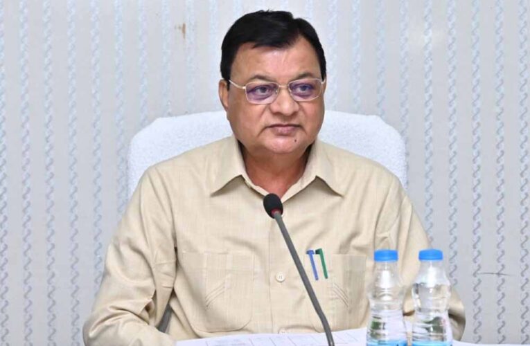 रायपुर : कारखानों में श्रमिकों के नियमित स्वास्थ्य जाँच में नहीं चलेगी मनमानी, श्रम मंत्री देवांगन ने दिए कड़े निर्देश