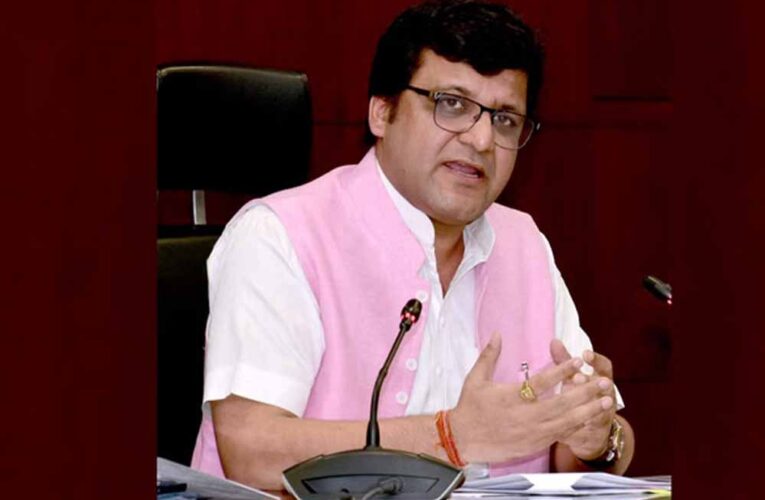 आबकारी मंत्री नितिन अग्रवाल ने जिला आबकारी अधिकारी, महोबा को किया निलंबित