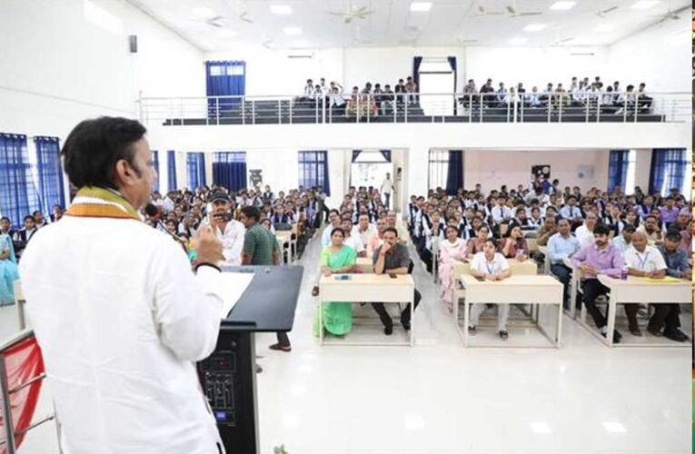 निरोगी काया तभी होगी जब हम स्वास्थ्य के प्रति जागरूक रहें : उप मुख्यमंत्री  शुक्ल