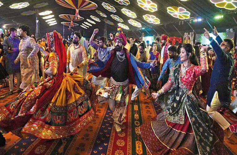 विरार कॉलेज में गरबा ग्रुप के नाम पर आपत्तिजनक चैट, हिंदू छात्राओं को फंसाने की साजिश का आरोप