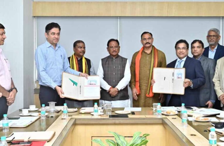 रायपुर : मुख्यमंत्री विष्णुदेव साय का संकल्प: आदिवासी अंचलों सहित सभी नागरिकों तक पहुँचे विश्वस्तरीय स्वास्थ्य सुविधा