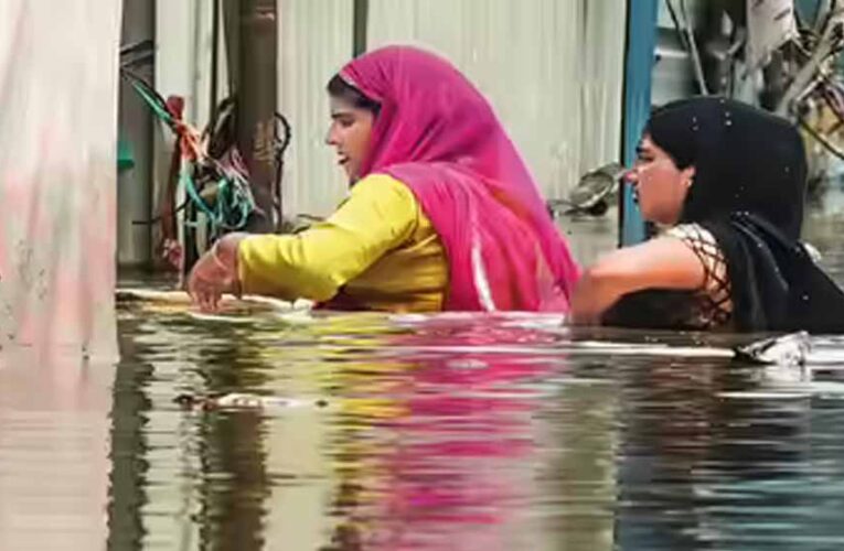 दिल्ली में बाढ़ का कहर: 8 इलाके डूबे, रिंग रोड पर चढ़ा यमुना, NH-154A बंद