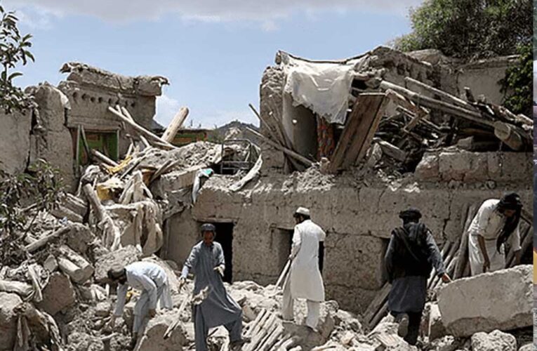 अफगानिस्तान में भूकंप त्रासदी: पुरुषों के छूने पर बैन, मलबे में दबी महिलाओं की जान खतरे में