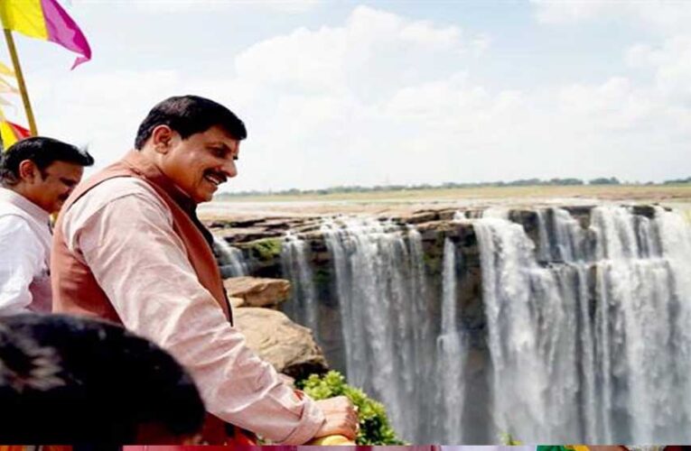 मुख्यमंत्री डॉ. यादव ने किया मऊगंज के बहुती जल प्रपात का अवलोकन, व्यू प्वाइंट से देखी दूधिया जलधारा