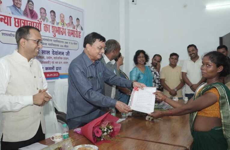 रायपुर : कैबिनेट मंत्री लखन लाल देवांगन के मुख्य आतिथ्य में कन्या छात्रावास  शुभारंभ कार्यक्रम का हुआ आयोजन