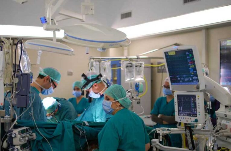 AIIMS भोपाल की अनोखी सफलता: पैर की हड्डी से बनाया नया जबड़ा, 13 दांत भी लगाए