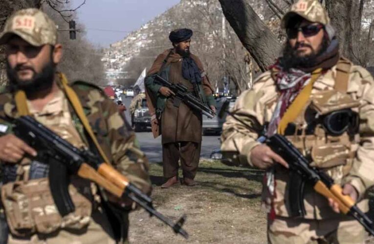 अफगानिस्तान में इंटरनेट का ताला: तालिबान ने बैन किया फाइबर-ऑप्टिक नेटवर्क