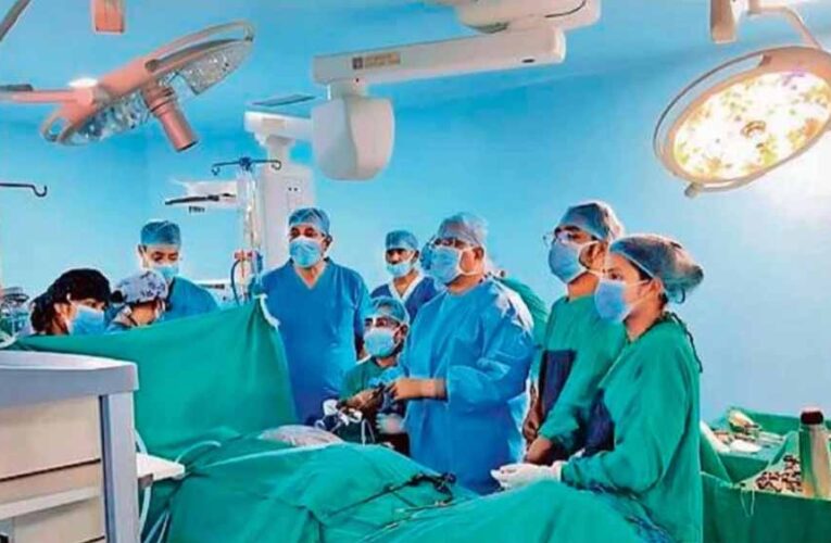 एम्स भोपाल की कमाल की सर्जरी: पैर की हड्डी से बनाया नया जबड़ा, युवती की लौटी मुस्कान