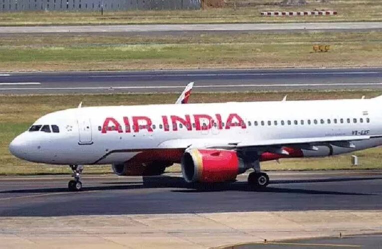 एयर इंडिया फ्लाइट में हड़कंप: 103 यात्रियों के साथ इमरजेंसी लैंडिंग, अफरातफरी मची