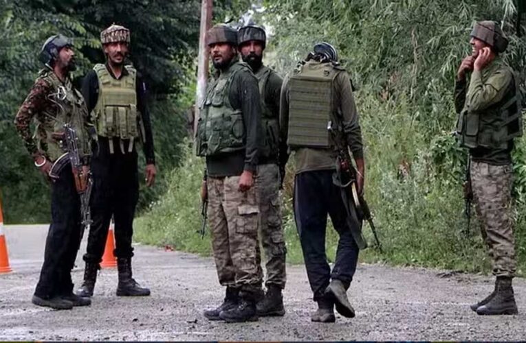 कुलगाम एनकाउंटर: एक आतंकी ढेर, मुठभेड़ में अफसर समेत तीन जवान घायल