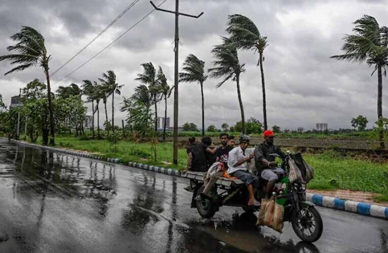 हिमाचल में 12-14 सितंबर भारी बारिश का खतरा, 21 जिलों में बिजली गिरने और भूस्खलन की चेतावनी