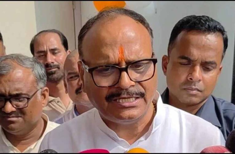 ‘सत्ता के लिए तड़प रहे राहुल गांधी’, कांग्रेस और सपा पर UP डिप्टी सीएम का हमला