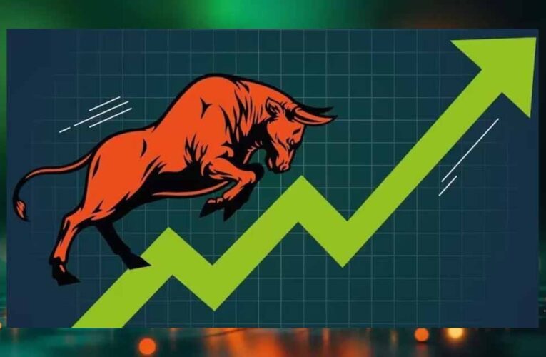 रिलायंस के शेयर में 2% की तेजी, सेंसेक्स चढ़ा 300 अंक
