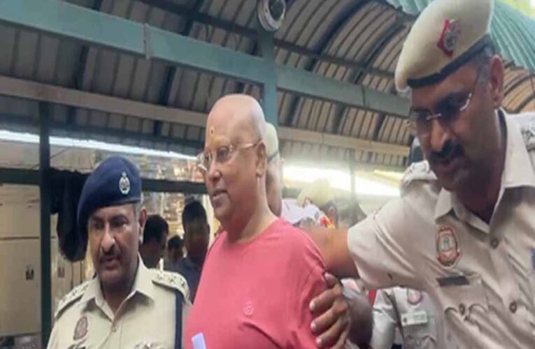 दिल्ली पुलिस का खुलासा: चैतन्यानंद ने एयर होस्टेस बनाने के नाम पर लड़कियों से ठगी की