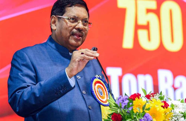 CJI बीआर गवई ने भगवान विष्णु टिप्पणी पर दी सफाई, VHP ने संयम बरतने की दी नसीहत