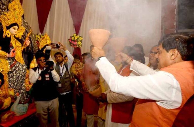 मुख्यमंत्री डॉ. यादव ने बंगाली मार्केट और ऋषि नगर में माता काली और माता शक्ति का पूजन किया