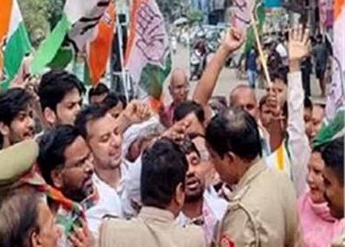 सीएम योगी तक ज्ञापन नहीं पहुंचा, पुलिस और कांग्रेसी कार्यकर्ताओं में सड़क पर हुई तीखी नोकझोंक