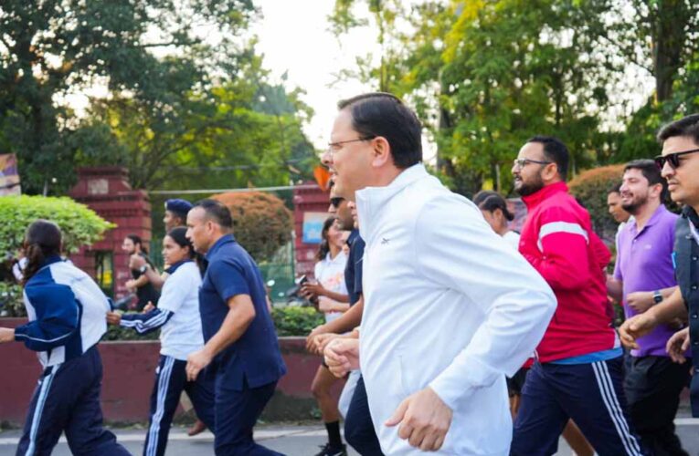 देहरादून में CM धामी ने ‘नमो युवा रन’ को दिखाई हरी झंडी, खुद भी दौड़े मैदान में!