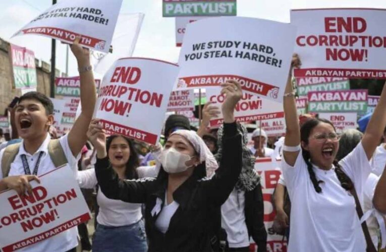 नेपाल के बाद फिलीपींस में भी सरकार के खिलाफ भड़का जनता का गुस्सा, सड़कों पर हजारों लोग