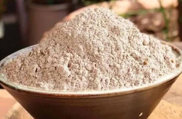 दिल्ली में कुट्टू का आटा खाने से 200 लोग बीमार, AAP ने 4 इंजन वाली सरकार पर साधा निशाना