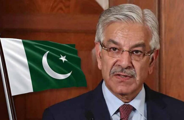 पाकिस्तान में बाढ़ पर अजीब बयान: रक्षा मंत्री बोले- ये अल्लाह का आशीर्वाद है