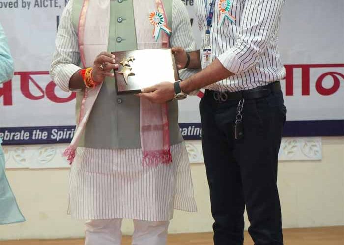 किशन सूर्यवंशी: शिक्षक छात्र-छात्राओं के साथ राष्ट्र के भी निर्माता हैं