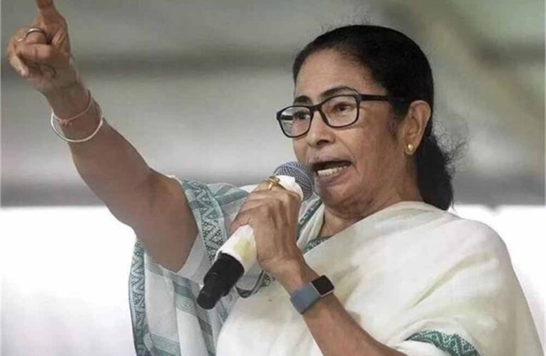 ममता बनर्जी ने केंद्र सरकार पर किया तगड़ा हमला: अमेरिका और चीन के सामने गिड़गिड़ाने का आरोप