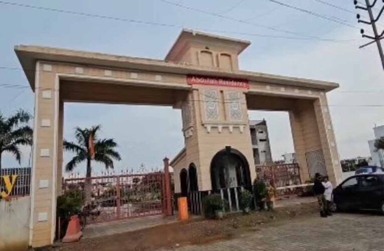 मेरठ की अब्दुल्ला रेजीडेंसी विवाद: हिन्दुओं की एंट्री पर रोक, मंत्री बोले- तुरंत जांच होगी