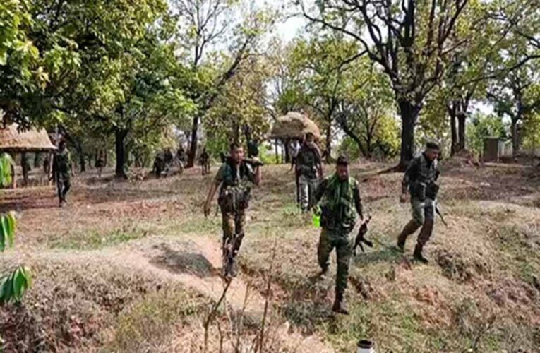 छत्तीसगढ़: सुरक्षाबलों की कार्रवाई में तीन इनामी नक्सली ढेर, भारी मात्रा में हथियार और विस्फोटक जब्त
