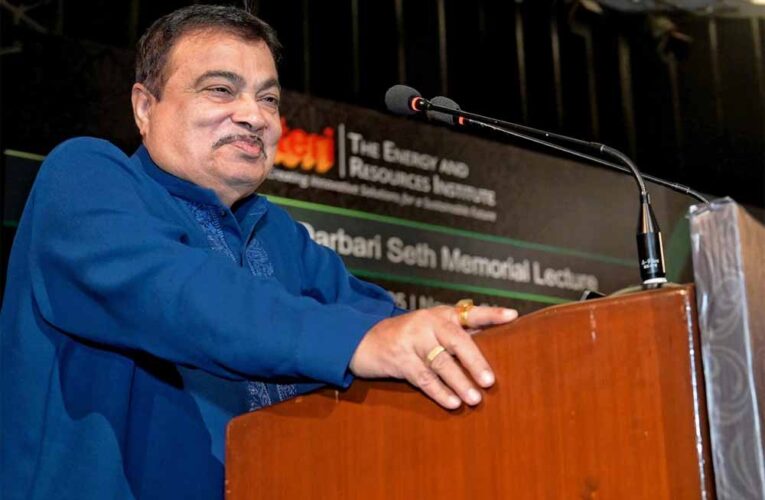 नितिन गडकरी का बड़ा बयान: लोगों को बेवकूफ बनाने वाला ही बनता है सबसे अच्छा नेता