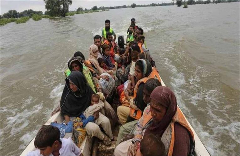 पाकिस्तान में बाढ़ का कहर: अब तक 900 से ज्यादा लोगों की मौत, हालात बिगड़े