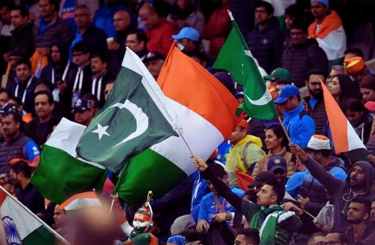 फैंस ने स्टेडियम में लहराया पाकिस्तान का झंडा, अब लगेगा भारी जुर्माना – पढ़ें पूरा मामला