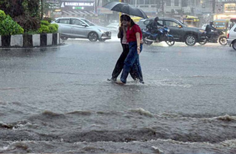मध्य प्रदेश: 12 जिलों में भारी बारिश का अलर्ट, अगले 24 घंटे में 4 इंच तक पानी गिरने का अनुमान