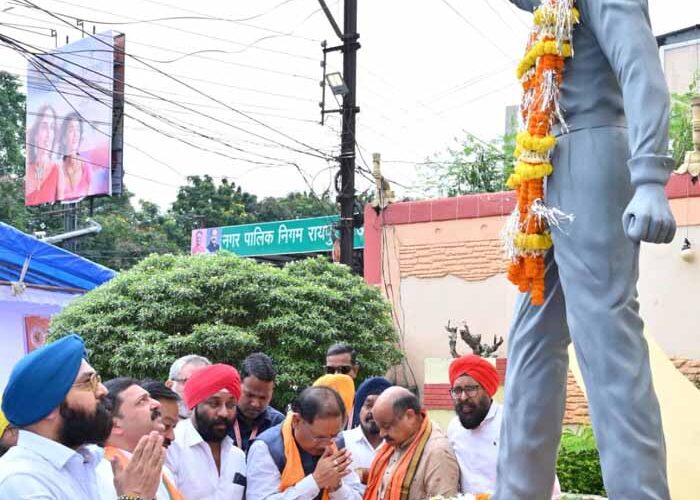 मुख्यमंत्री का श्रद्धांजलि समारोह: अमर शहीद भगत सिंह को किया नमन