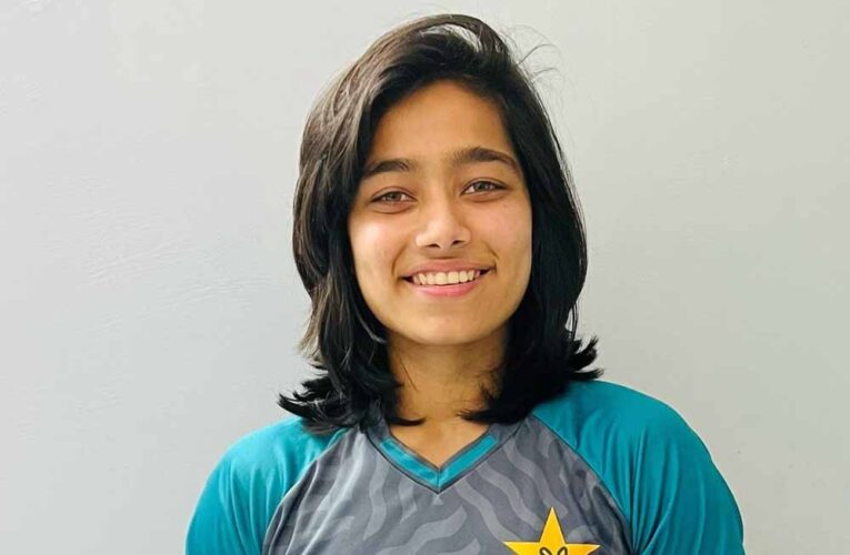 धोनी से सीखना चाहती हैं पाक कप्तान फातिमा सना, बनना चाहती हैं ‘कैप्टन कूल’