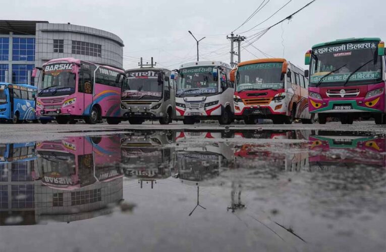 नेपाल हादसा: पशुपतिनाथ दर्शन के बाद भारतीय श्रद्धालुओं की बस पर भीड़ टूटने से कई जख्मी