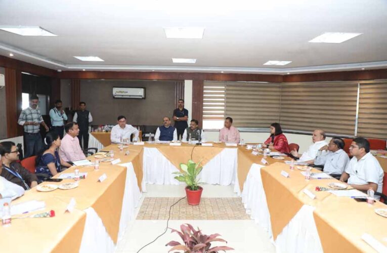 फार्मेसी पंजीयन प्रक्रिया होगी पूरी तरह ऑनलाइन, पूरी पारदर्शिता से करें प्रकरणों का निराकरण : उप मुख्यमंत्री शुक्ल