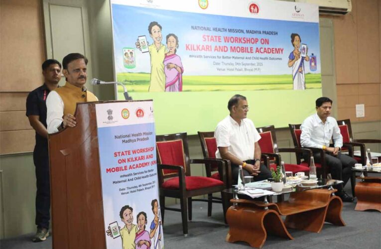 उत्कृष्ट कार्य करने वाली आशा कार्यकर्ताओं और स्वास्थ्य अमले को किया सम्मानित