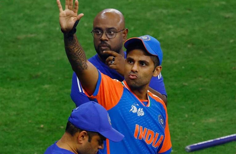 सूर्यकुमार यादव ने PM मोदी की जमकर तारीफ की, कहा- ‘देश का नेता हमेशा फ्रंट फुट पर खेलता है!’