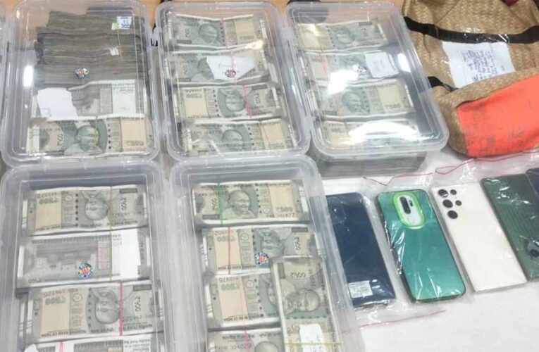 एक साल की तफ्तीश के बाद बड़ी कामयाबी: 32 खाते फ्रीज, 6 ठग गिरफ्तार, 40 लाख कैश बरामद