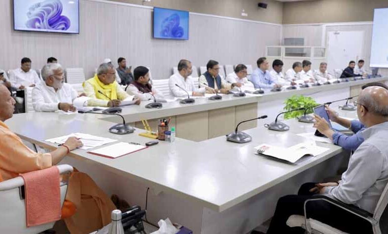 मुख्यमंत्री का निर्देश, त्योहारों से पहले सभी सड़कें दुरुस्त हो जाएं