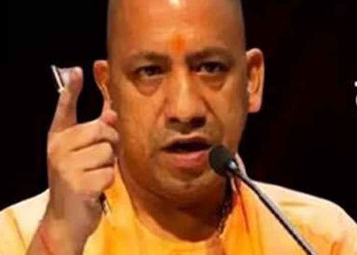 CM योगी का बड़ा एक्शन: लाठीचार्ज मामले में CO सस्पेंड, इंस्पेक्टर लाइन हाजिर