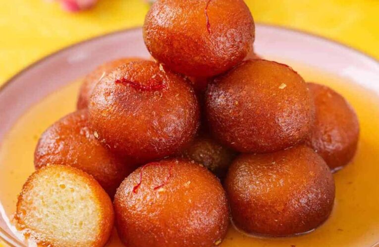 घर पर ऐसे बनाएं रसीले और मुलायम गुलाब जामुन – आसान रेसिपी