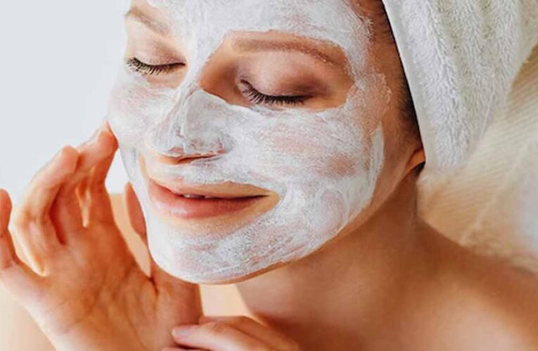 झट से पाएं ग्लोइंग स्किन: डेड स्किन हटाने के लिए ट्राय करें ये 5 नेचुरल फेस पैक