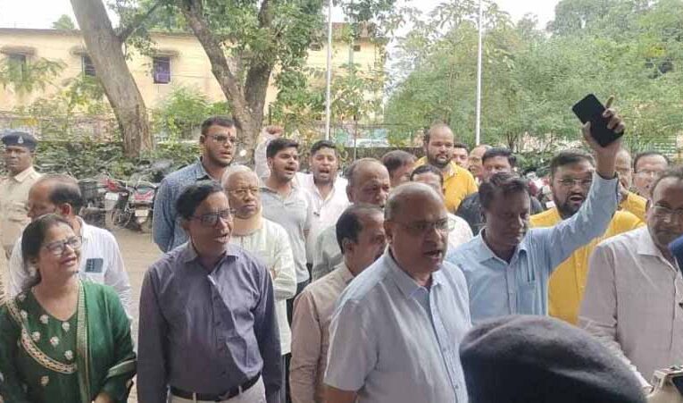 अग्रवाल समाज आक्रोशित: महाराजा अग्रसेन पर टिप्पणी को लेकर थाने में सौंपा ज्ञापन