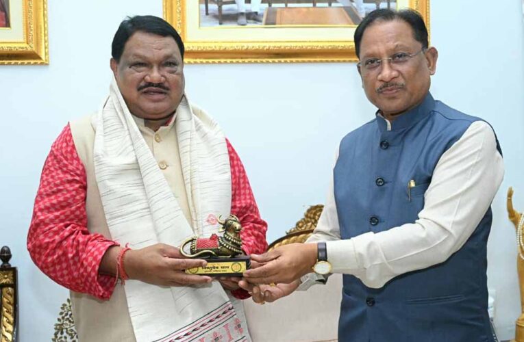 मुख्यमंत्री साय से केंद्रीय जनजातीय कार्य मंत्री जुएल ओराम ने की सौजन्य मुलाकात