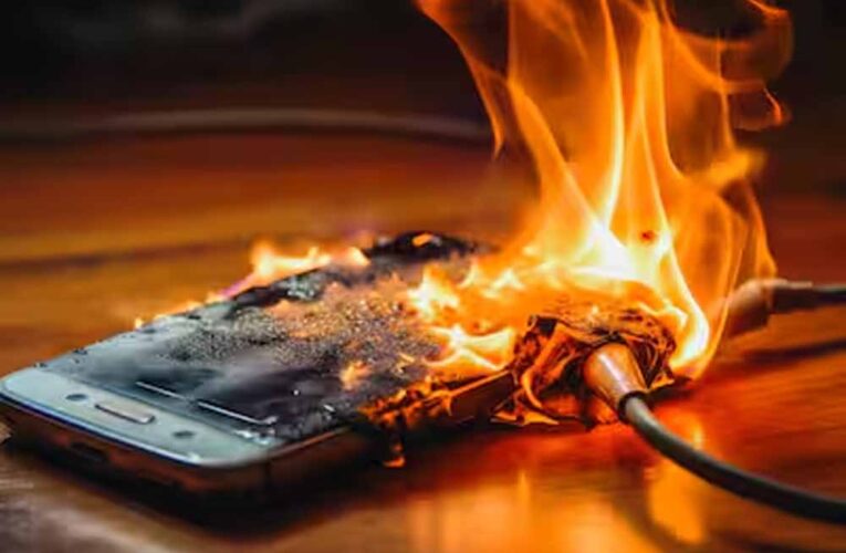 मोबाइल हो रहा है गर्म? फटने से पहले अपनाएं ये 4 आसान उपाय!