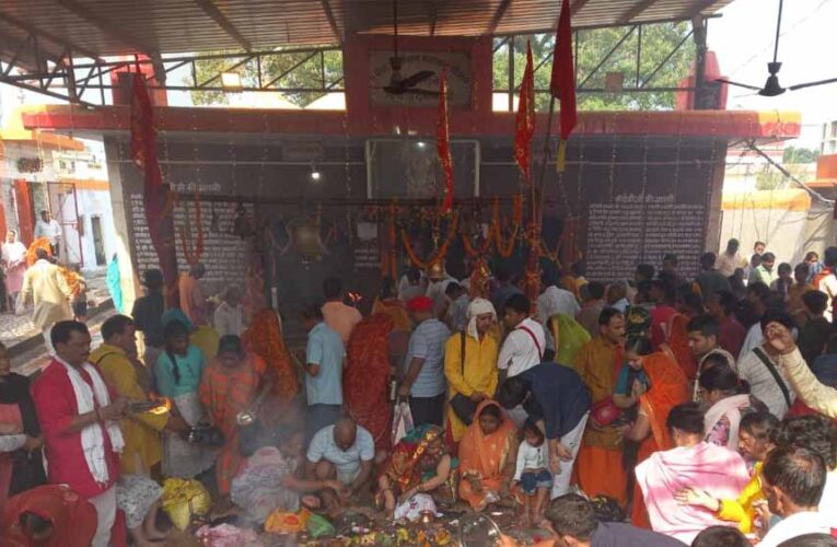 नवरात्रि के समापन पर देवी मंदिरों में गूंजे जयकारे, 2 करोड़ से अधिक श्रद्धालुओं ने किए दर्शन