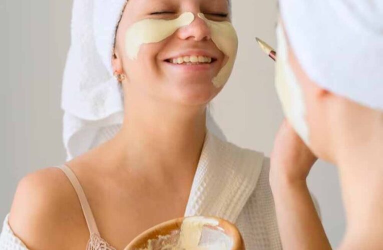 घर पर बनाएं ओटमील स्क्रब और पाएं तुरंत ग्लोइंग, स्मूद स्किन!